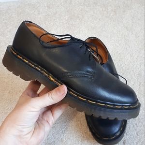 DR. MARTENS / 3, 5 / Vintage Women's Made in England 3 Eye Oxford Shoes - Black